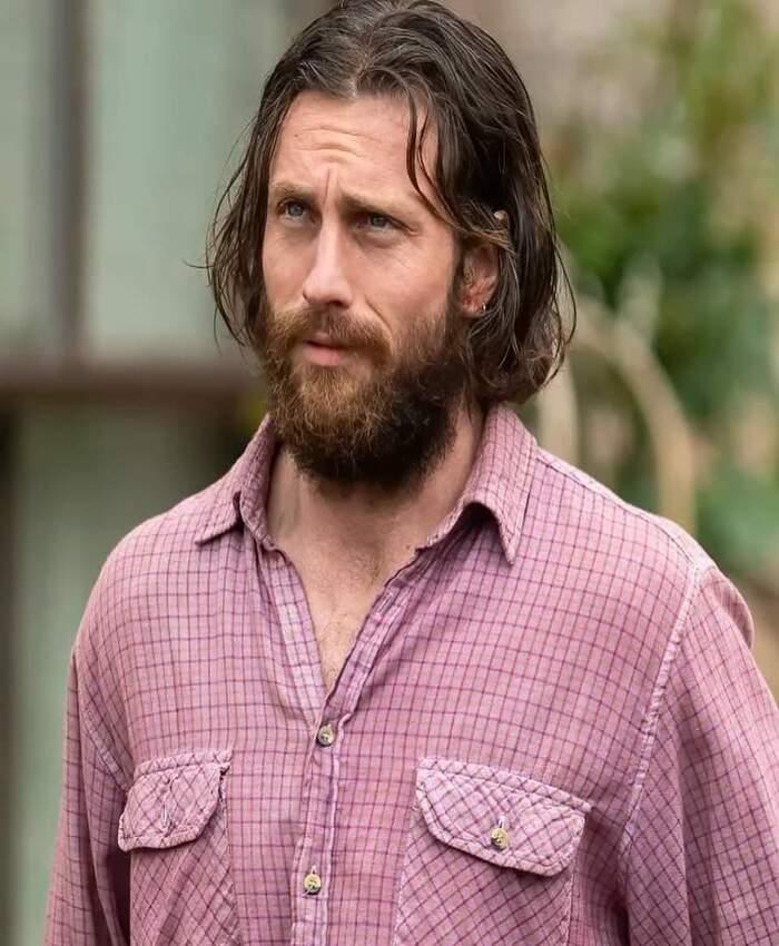 Aaron Taylor-Johnson 28 Years Later 2025 Pink Shirt - Image 2